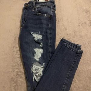 hollister ripped skinny jeans